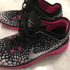 NIKE FREE WOMENS SHOES